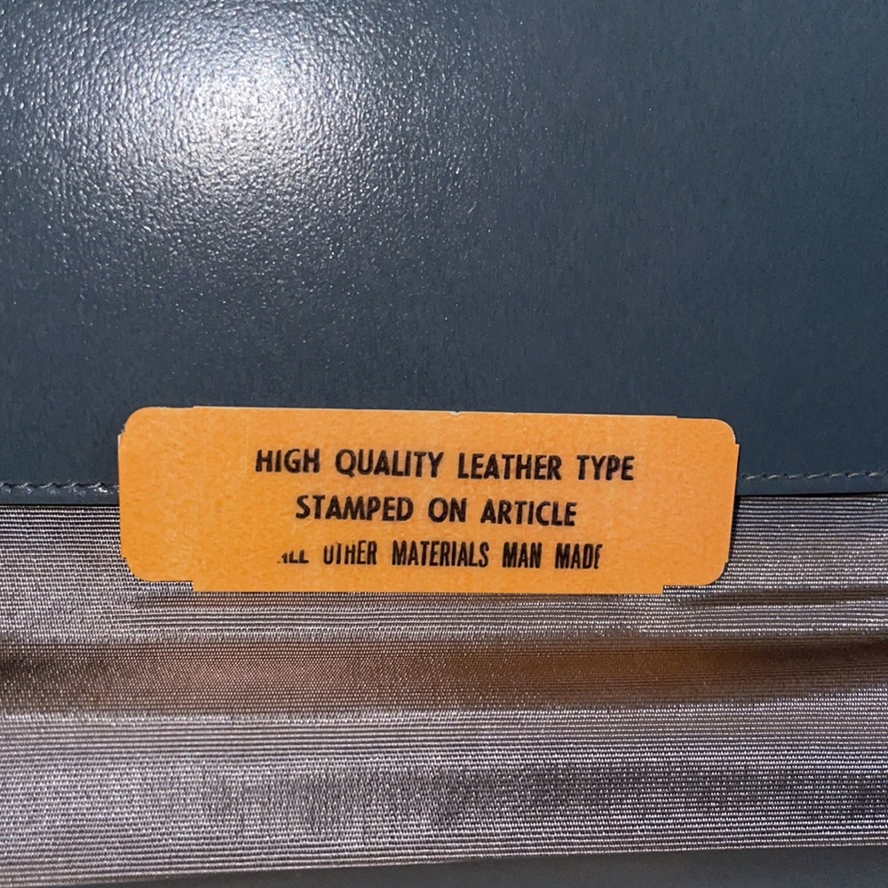 NEW VINTAGE Women’s Gray Leather Wallet. - Picture 8 of 8
